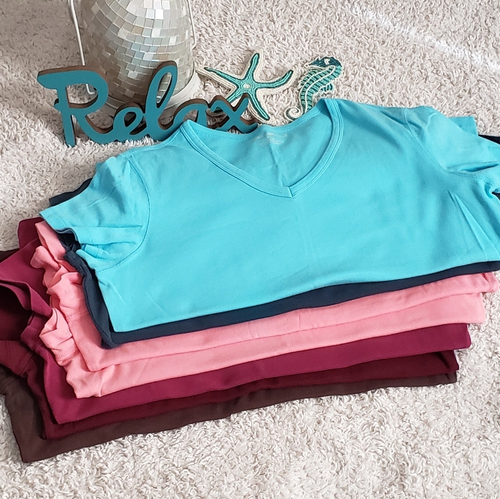 7 Eddie Bauer v-neck shirts